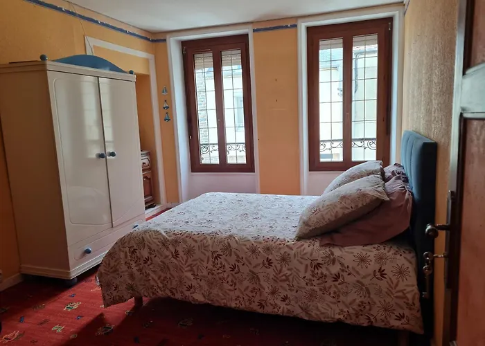 Ouillypontain Semesterbostad